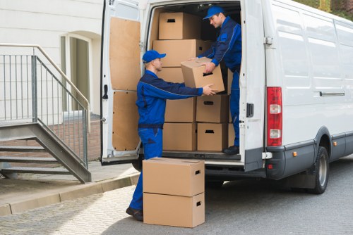 Organised mobile self storage service in Goldersgreen