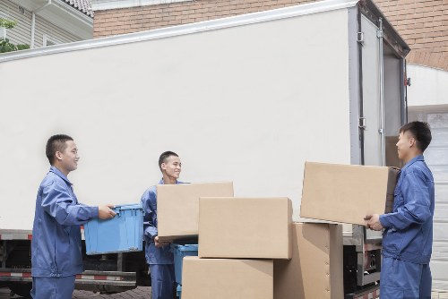 Efficient packing team organizing belongings in Goldersgreen